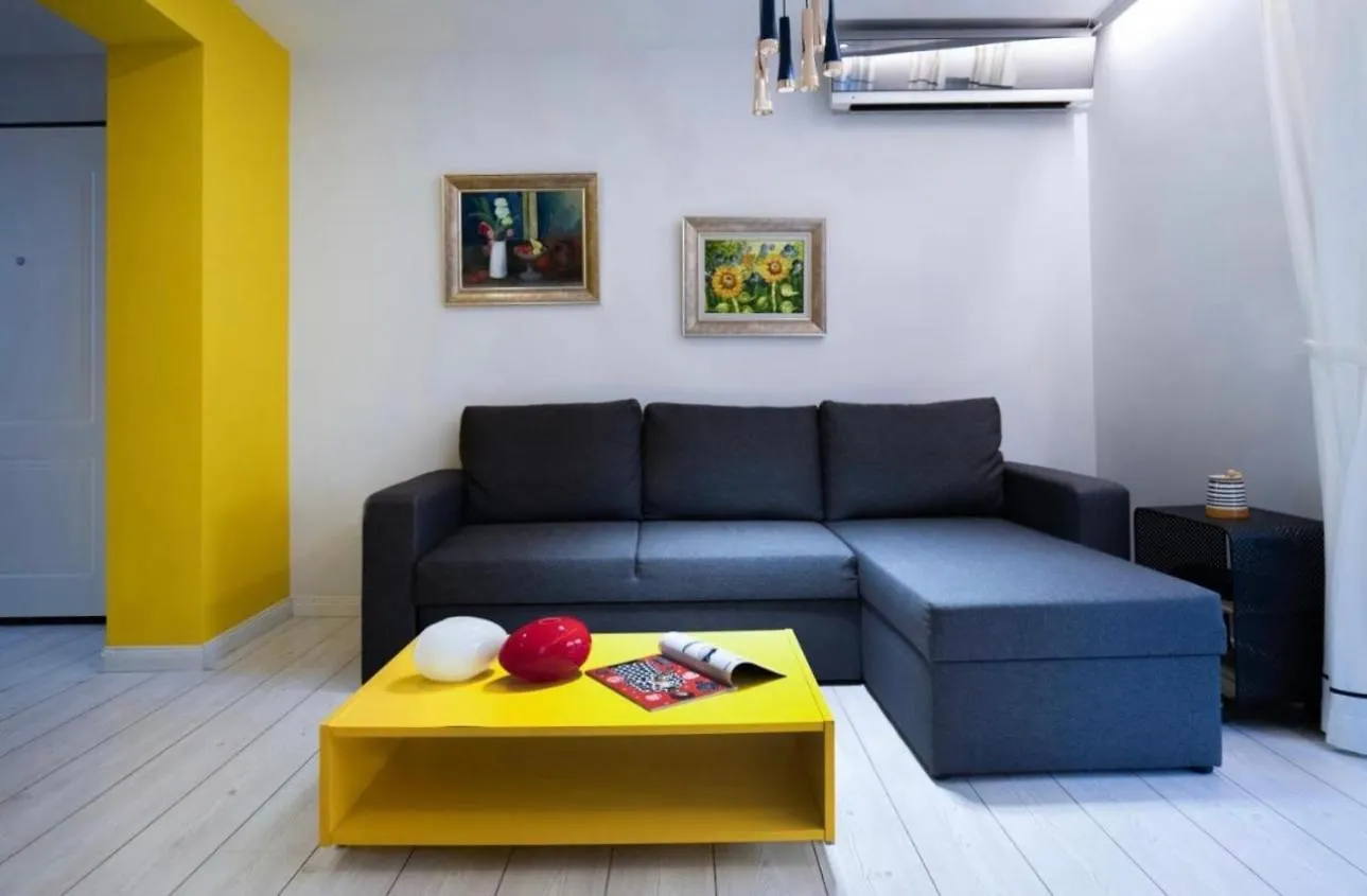 Euphoria Apartments 티라나