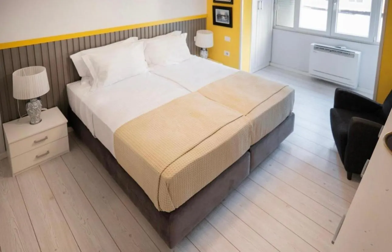 Euphoria Apartments 티라나