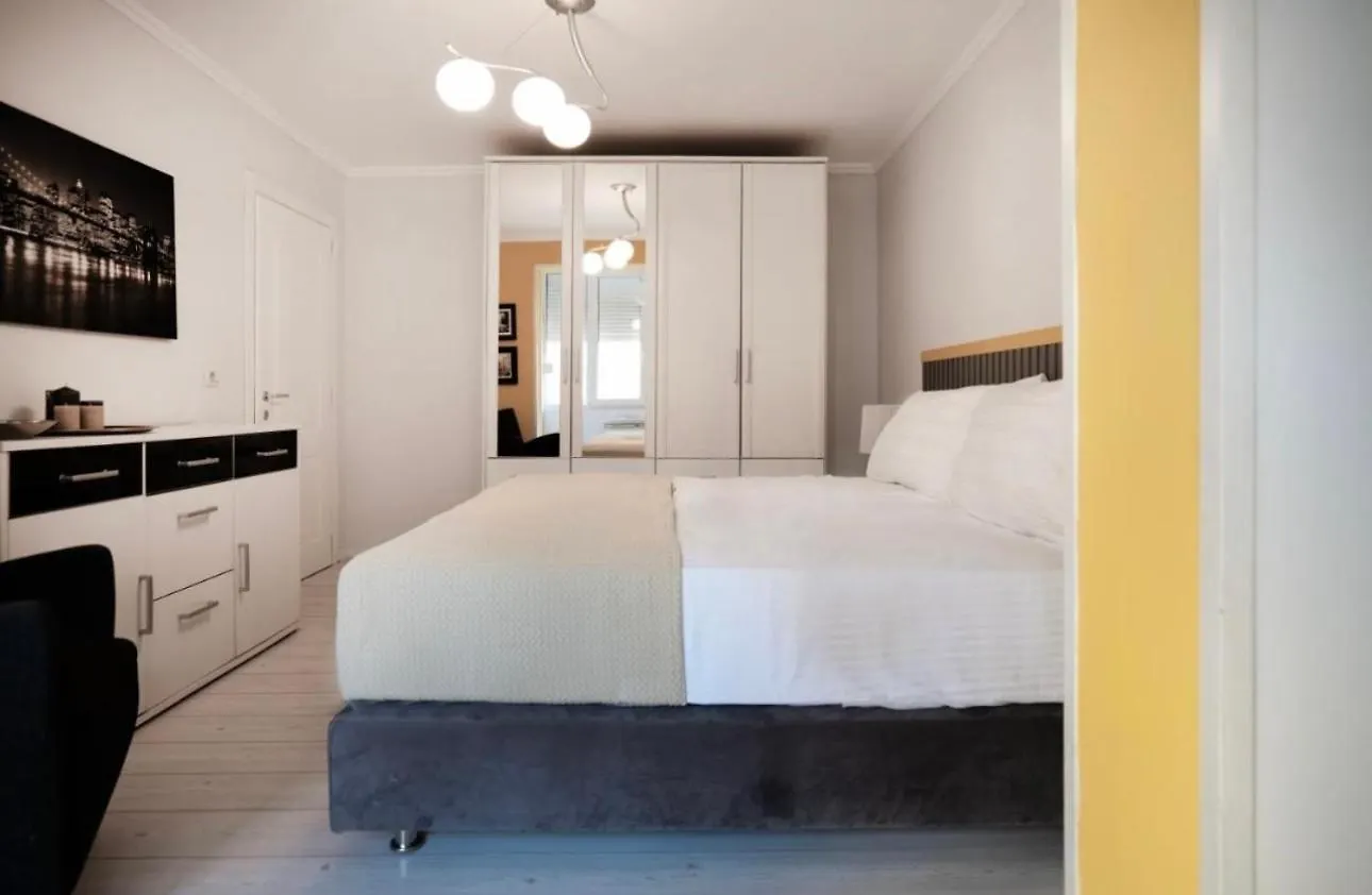 Euphoria Apartments Tirana 0*,