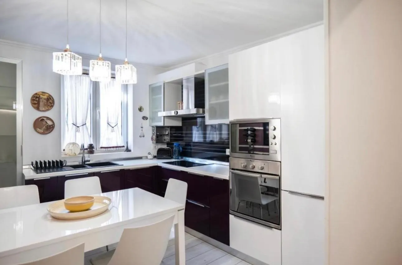 Euphoria Apartments 티라나